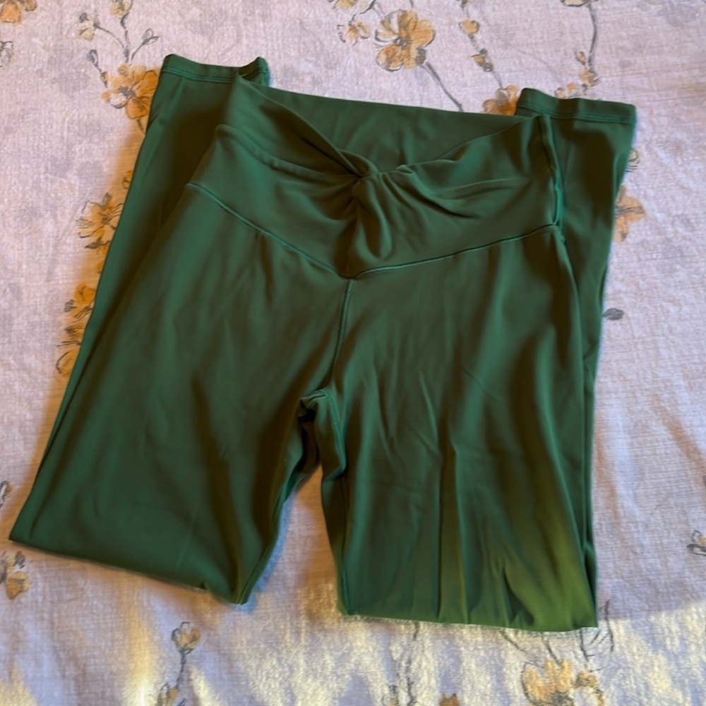 Offline by Aerie Real Me Xtra 7/8 legging with twist front Size Medium